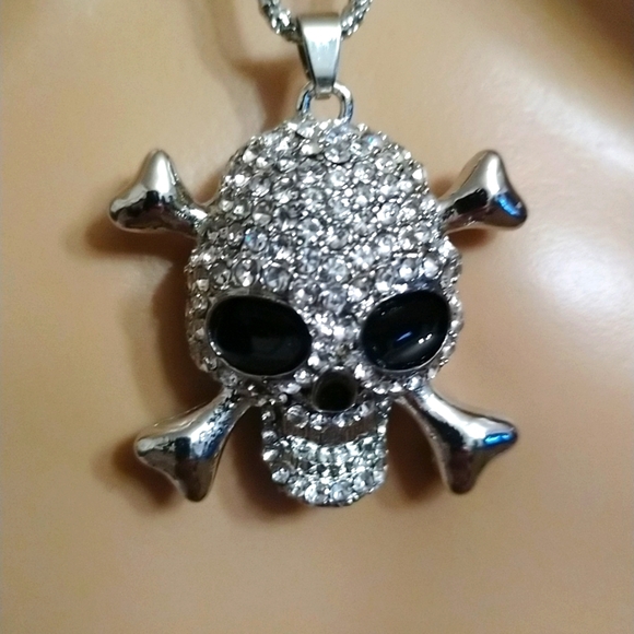 Betsey Johnson Other - 😎Cool silver crystal and black skull & crossbones pendant on a 26" chain